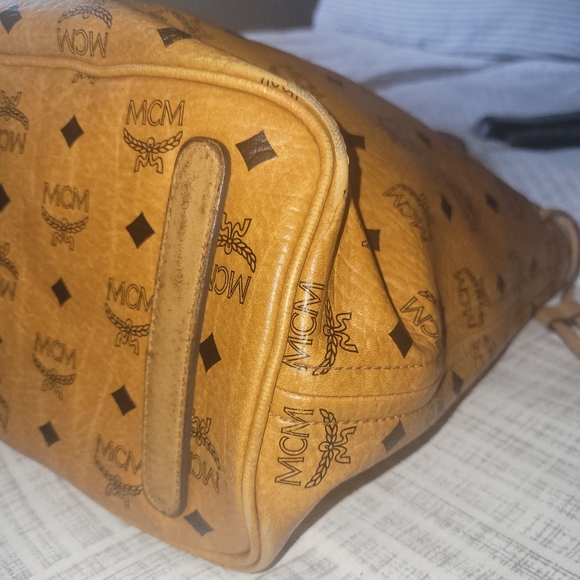 Authentic MCM Reversible Liz Tote - Picture 6 of 9